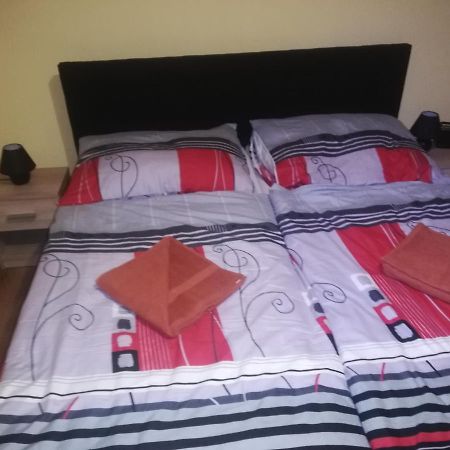 privát femamki Apartman Licsérd Kültér fotó