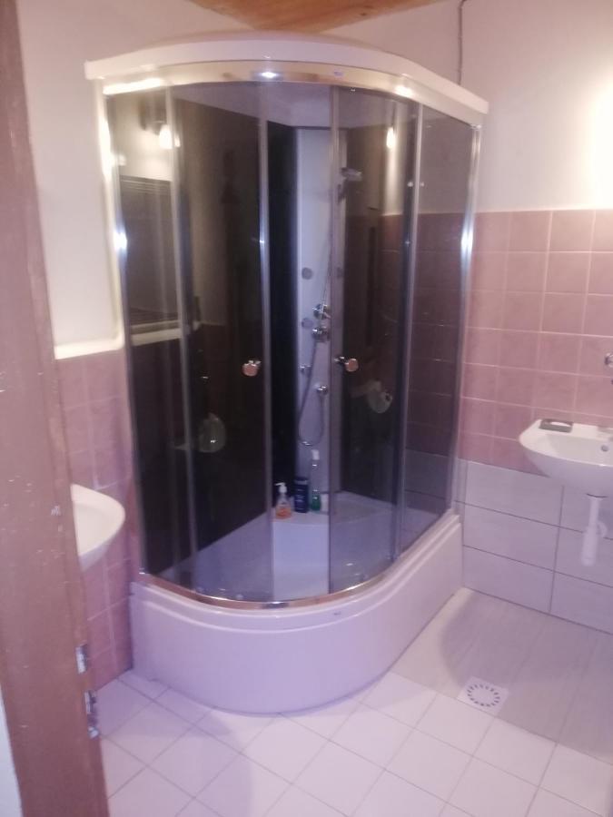 privát femamki Apartman Licsérd Kültér fotó