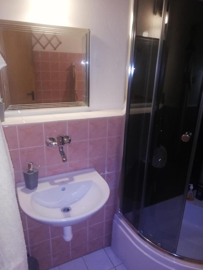 privát femamki Apartman Licsérd Kültér fotó