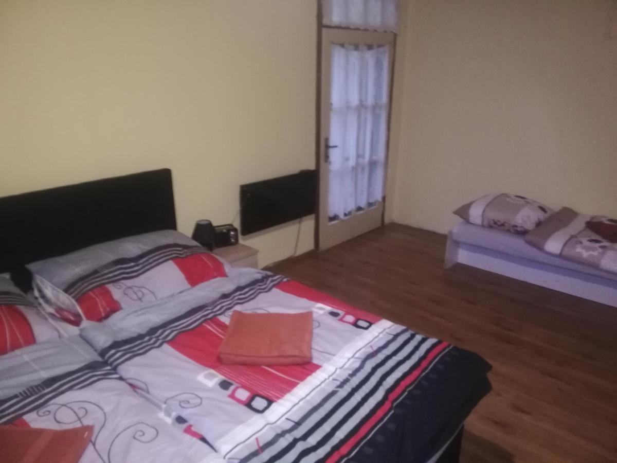 privát femamki Apartman Licsérd Kültér fotó