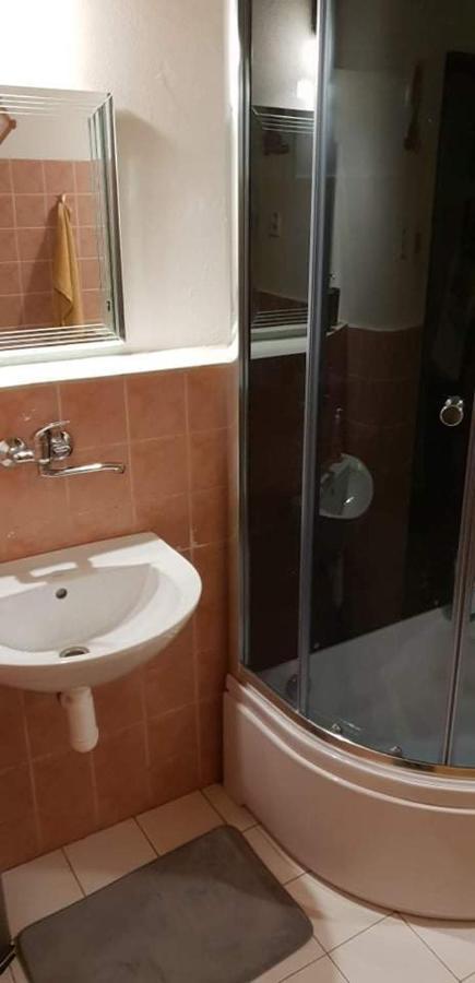 privát femamki Apartman Licsérd Kültér fotó